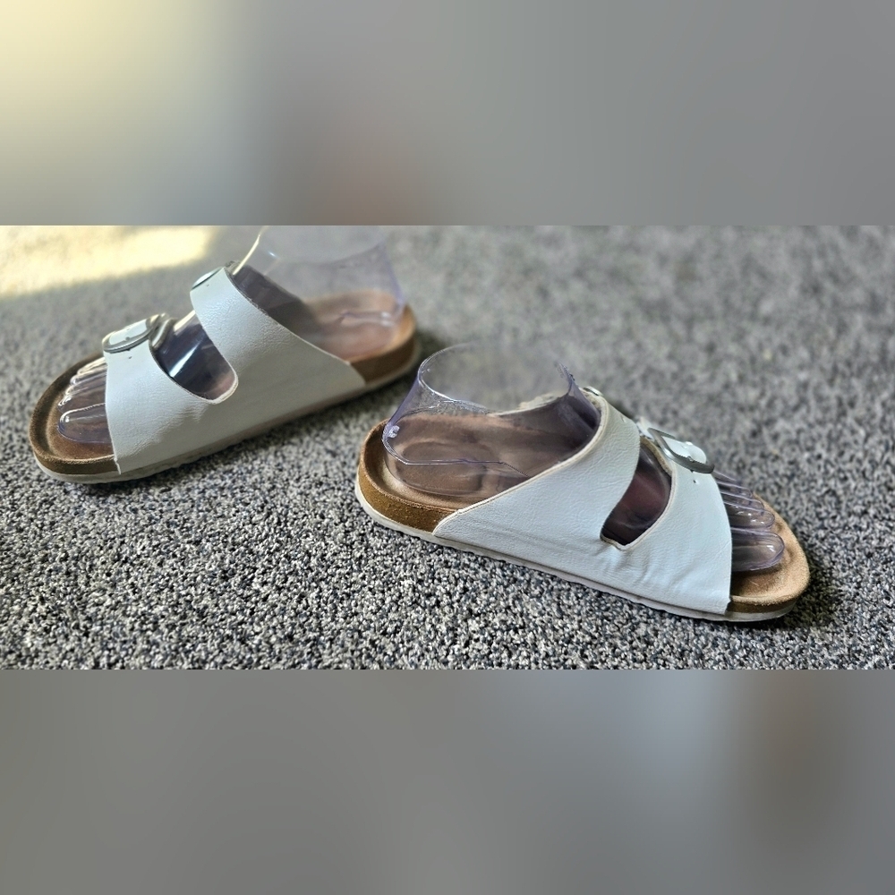 Cushionaire Womens 7M White 2 Strap Leather-Insole Sandals - Picture 5 of 11